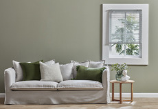 How to choose between Venetian and roller blinds