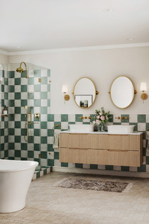 Fiora Family Bathroom