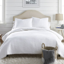 White Clavo Pom-Pom Cotton Reversible Coverlet Set