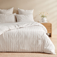 White & Rust Zinnia Yarn-Dyed Washed Cotton Reversible Quilt Cover Set