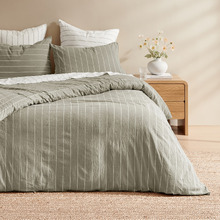 Olive & White Zinnia Yarn-Dyed Washed Cotton Reversible Quilt Cover Set