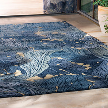 Indigo Acanthus Hand-Tufted Outdoor Rug