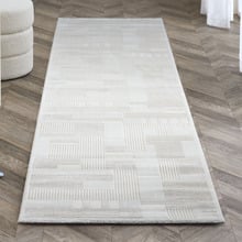 Raya Contemporary Runner