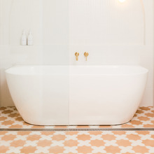 Glacier Acrylic Oval Back to Wall Bath