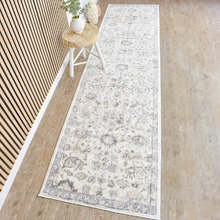 Joanne Traditional Runner