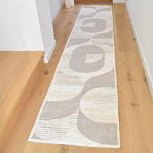 Analise Contemporary Runner