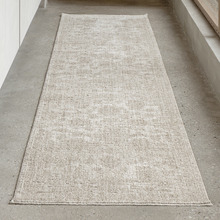 Husk Flora Runner
