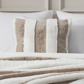 Aldrin Home Aris Faux Fur Cushion