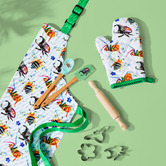 Maxwell &amp; Williams 8 Piece Green Pete Cromer Garden Party Kids Apron &amp; Cookie Set