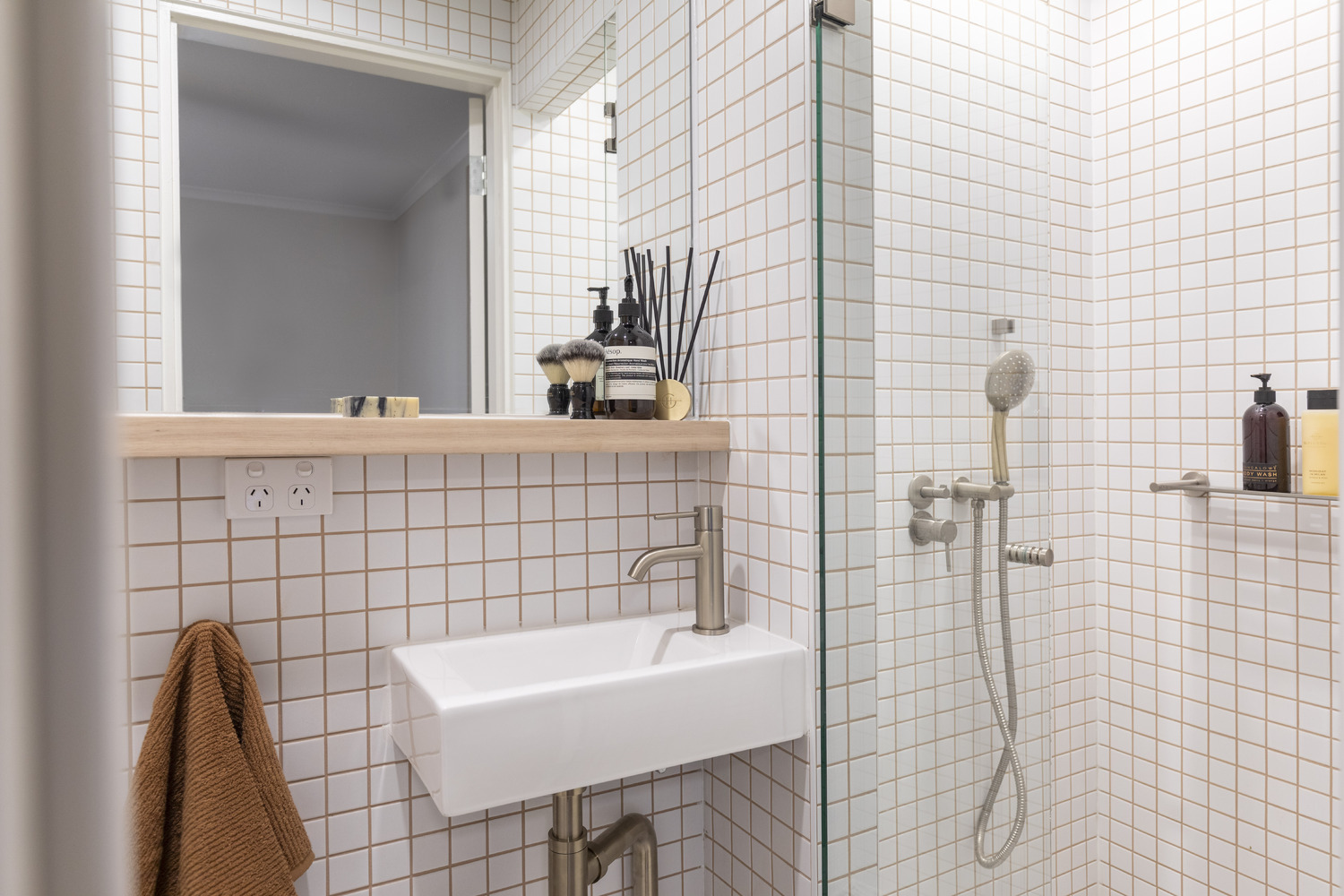 Kaya-Wall-Mixer-Diverter
