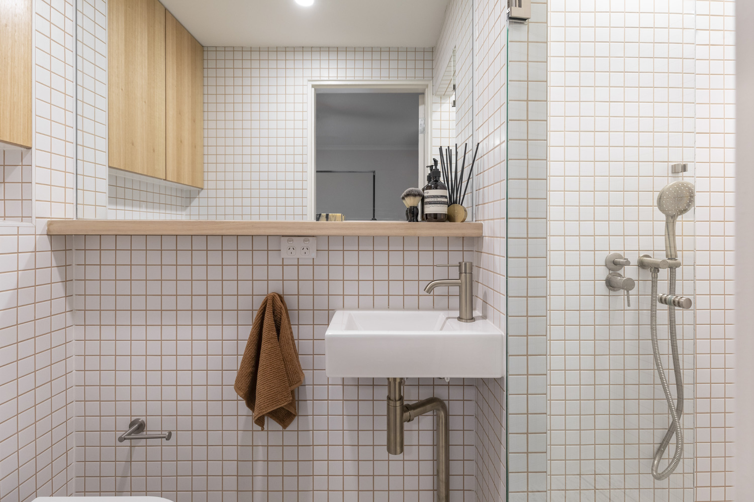 Kaya-Wall-Mixer-Diverter