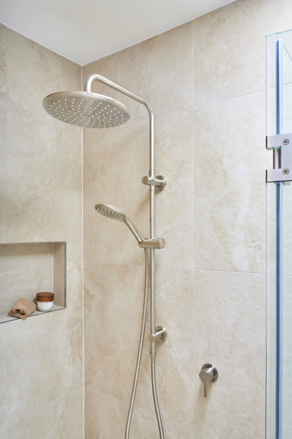 Sansa-Round-Shower-Bath-Wall-Mixer