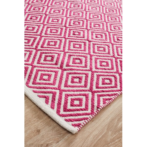 Villa Modern Diamond Pink Rug Temple & ster