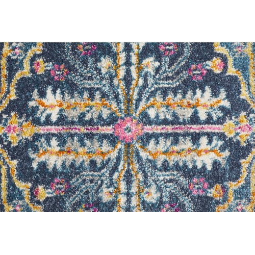Navy Wreath Vintage Look Runner