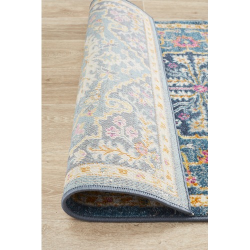 Navy Wreath Vintage Look Runner