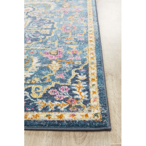 Navy Wreath Vintage Look Runner