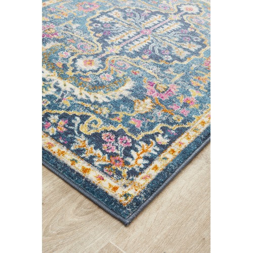 Navy Wreath Vintage Look Runner