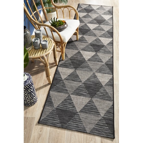 Black-and-Natural-Triangles-Flat-Woven-Indoor-Outdoor-Rug-TER-5503-BLK