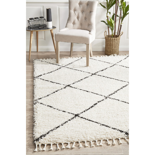 Monochrome Nahla Fringed Rug