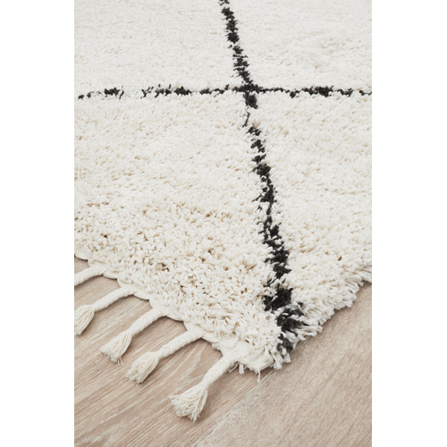 Monochrome Nahla Fringed Rug