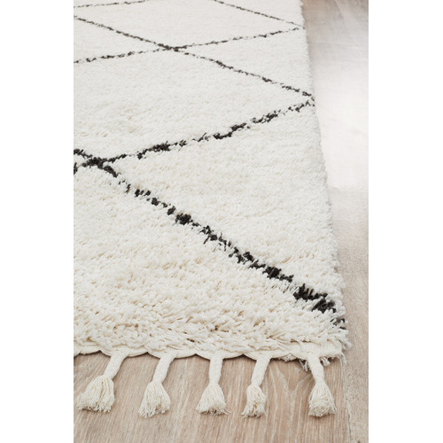 Monochrome Nahla Fringed Rug