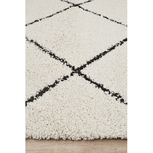 Monochrome Nahla Fringed Rug