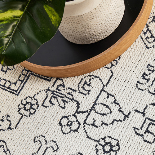 White & Navy Traditional Power-Loomed Outdoor Rug