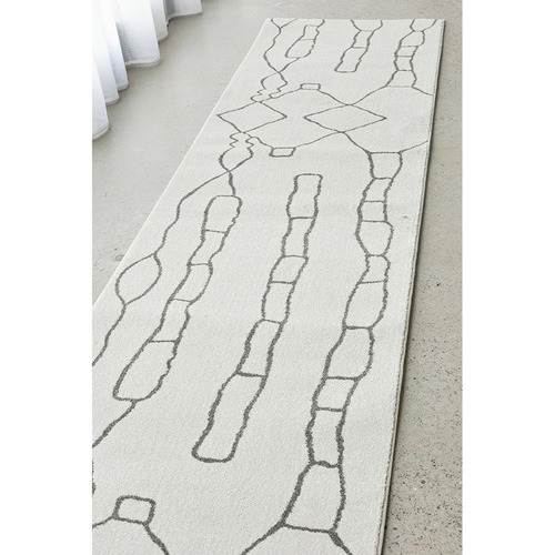 Grey-Abigail-Abstract-Runner