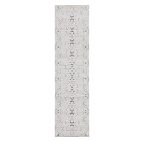 Grey-Zoey-Aztec-Runner