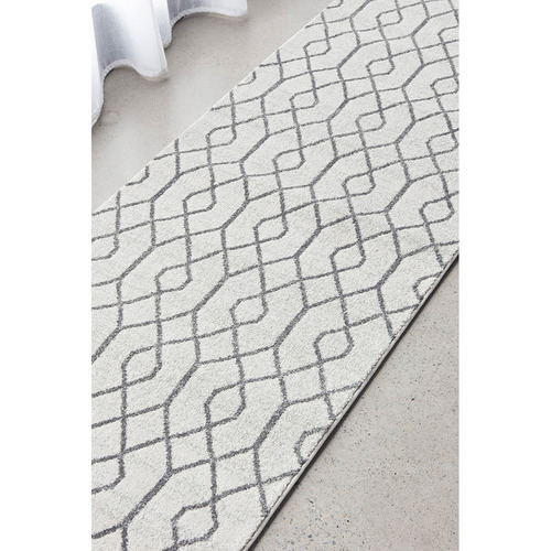 Carson-Contemporary-Runner