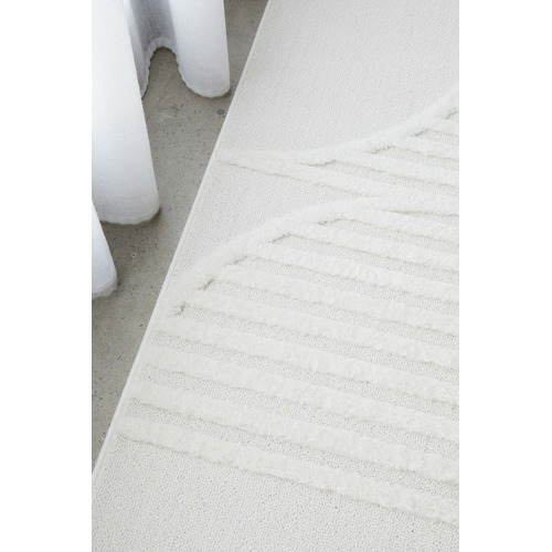 White Lotus Leo Runner