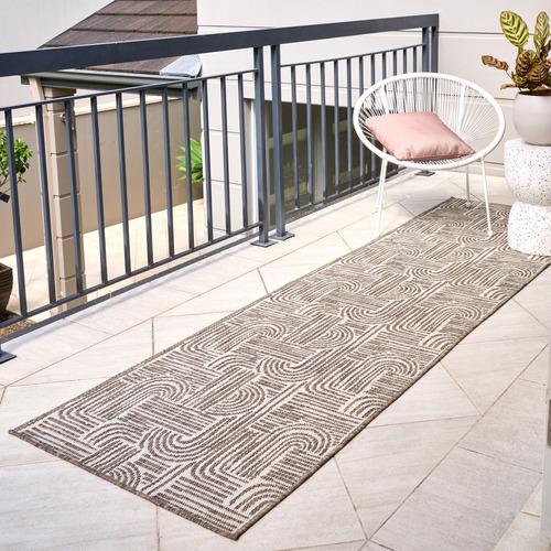 Bryn-Newport-Indoor-Outdoor-Runner