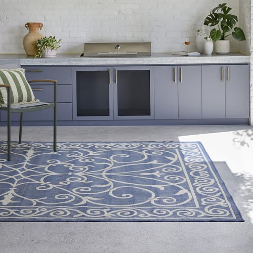 Blue Romy Newport Traditional Indoor/Outdoor Rug