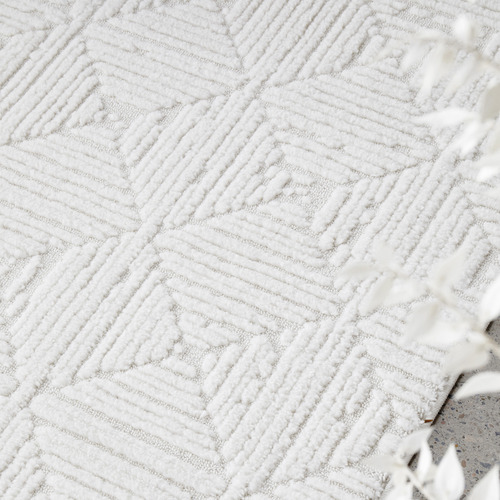 Lawton Geometric Runner