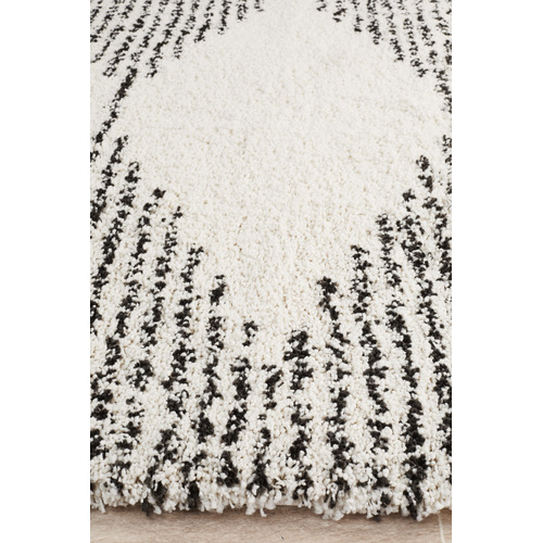 Black & White Zaria  Fringed Rug