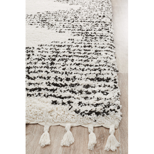 Black & White Zaria  Fringed Rug