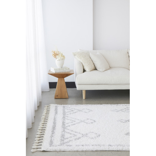 White & Silver Mahdi Berber Power-Loomed Shag Rug