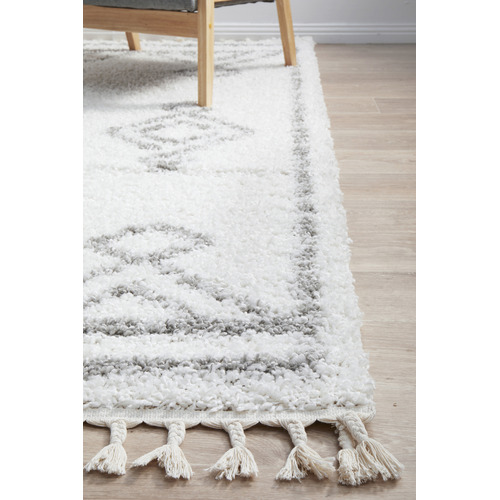 White & Silver Mahdi Berber Power-Loomed Shag Rug