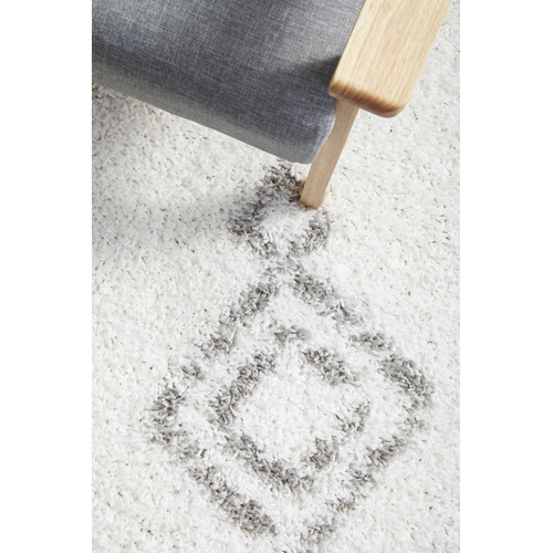 White & Silver Mahdi Berber Power-Loomed Shag Rug