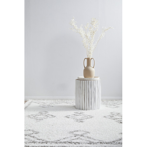 White & Silver Mahdi Berber Power-Loomed Shag Rug