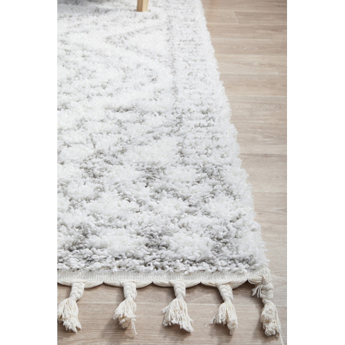 White & Silver Mahdi Moroccan Power-Loomed Shag Rug