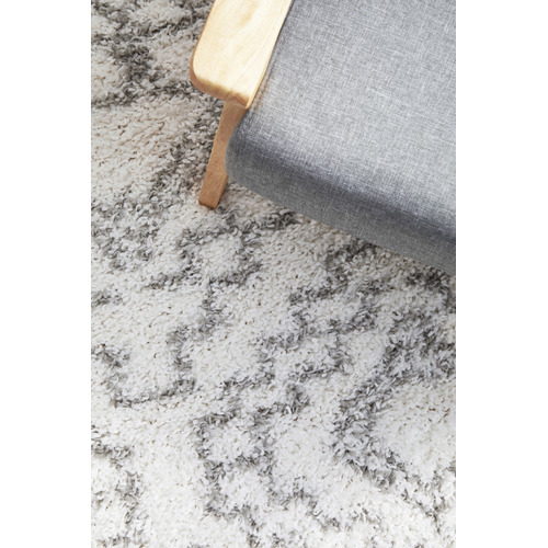 White & Silver Mahdi Moroccan Power-Loomed Shag Rug