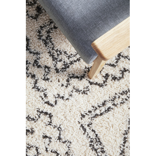 White & Charcoal Mahdi Moroccan Power-Loomed Shag Rug