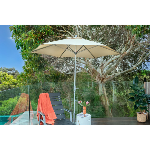 27m-Hartman-Crank-Market-Umbrella