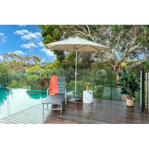 27m-Hartman-Crank-Market-Umbrella