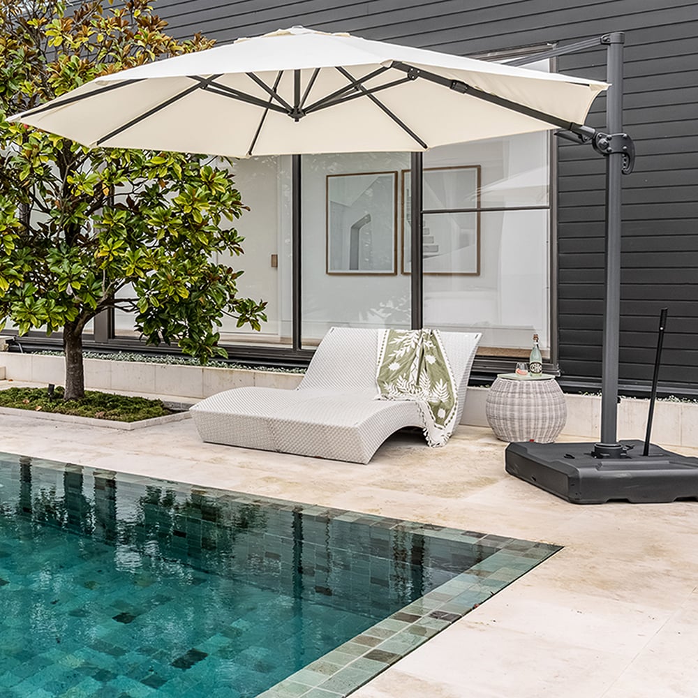 3.5m Capri Cantilever Umbrella