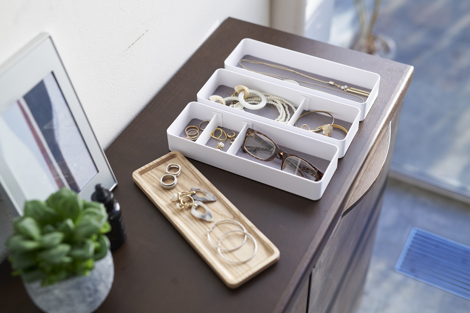 Susannah 3 Tier Accessory Case