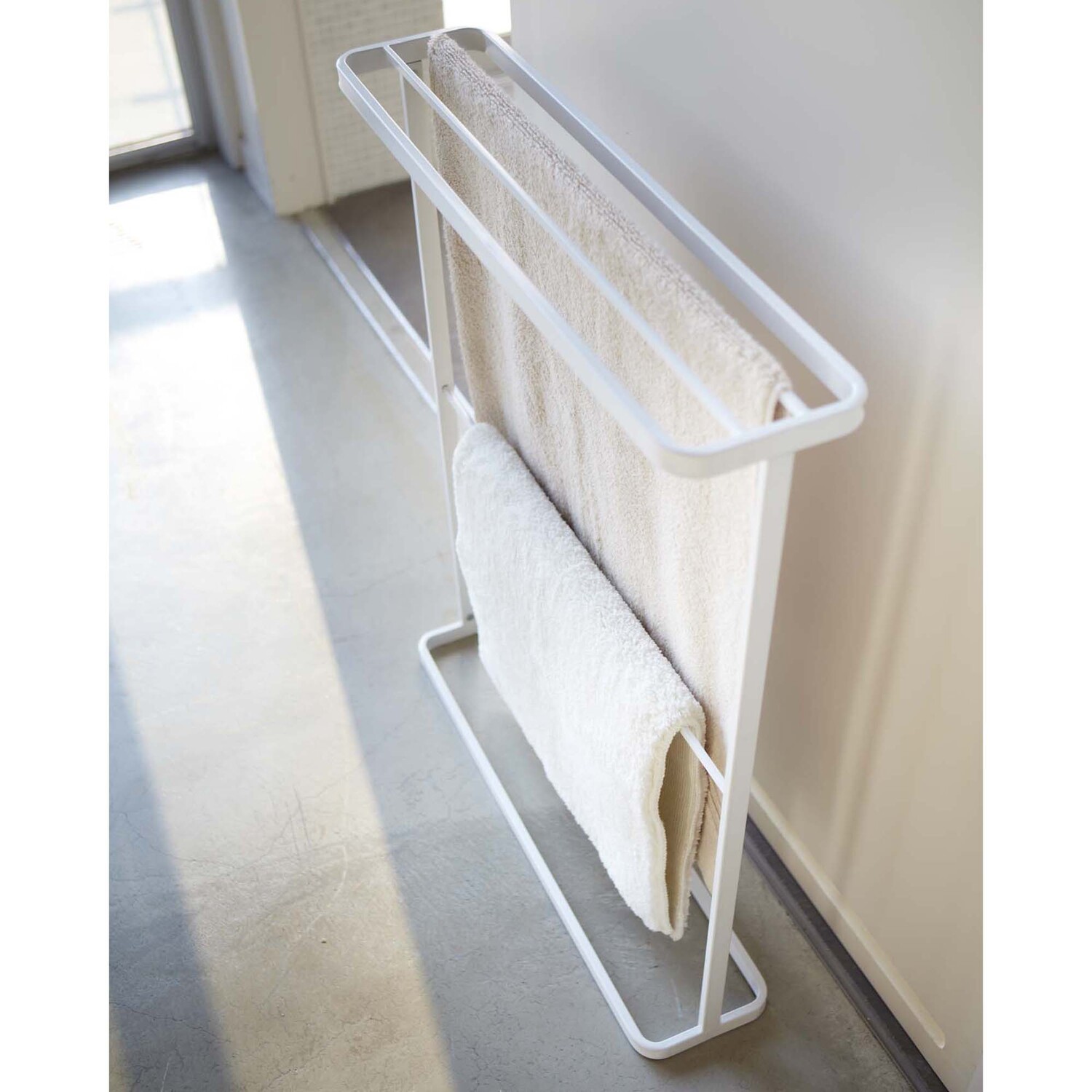 White Tosca Metal Bath Towel Hanger