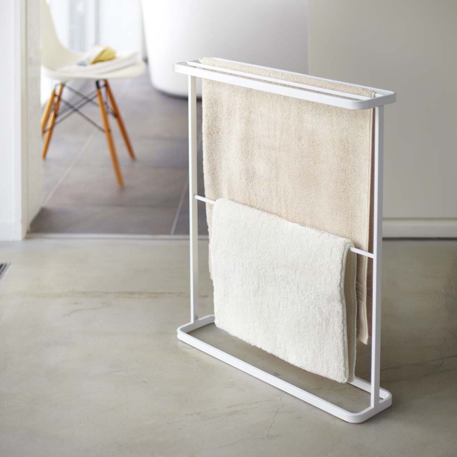 White Tosca Metal Bath Towel Hanger