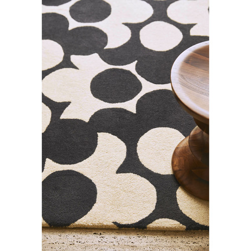 Slate Puzzle Flower Hand-Tufted Wool Rug